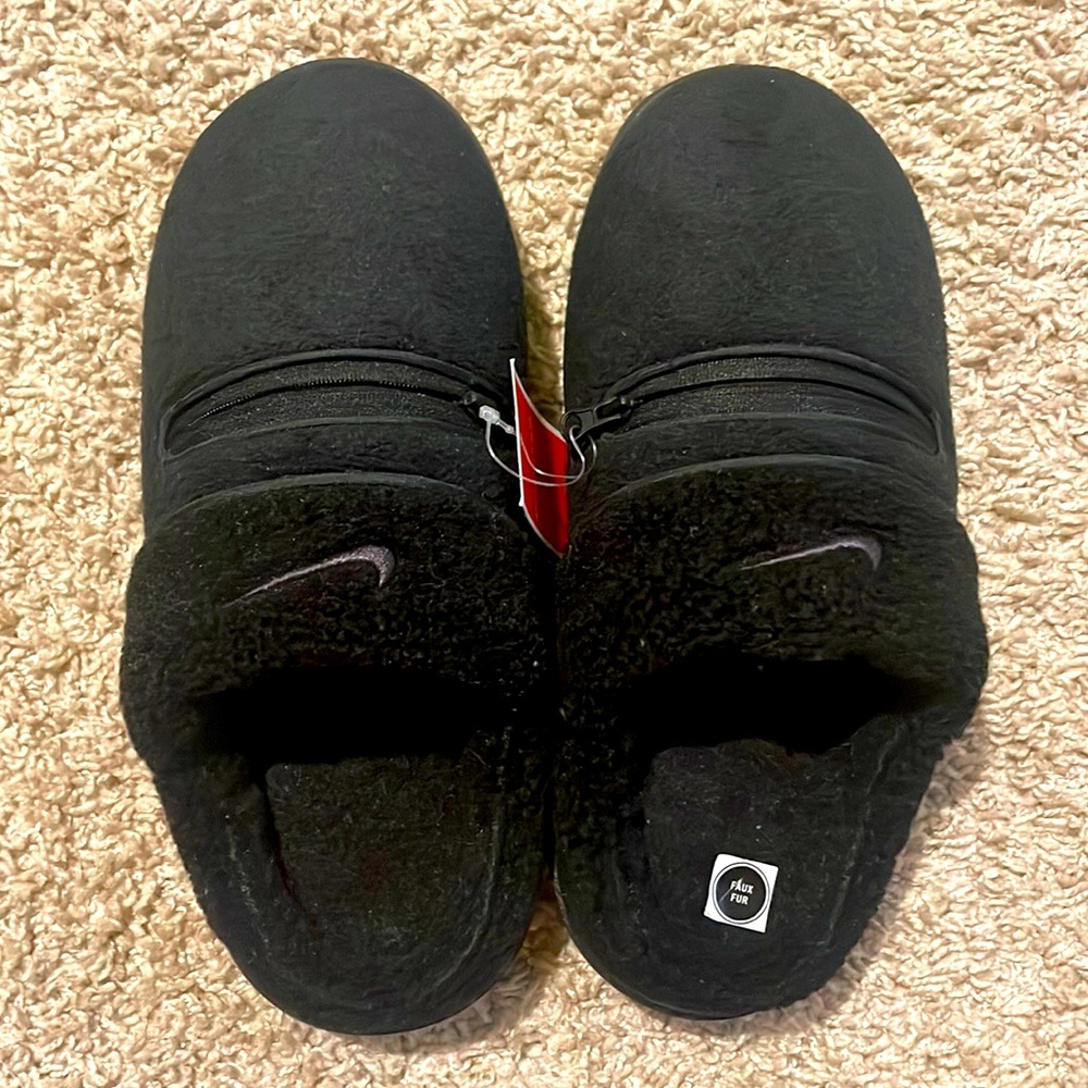 NIKE Burrow black slip on 7W/6M